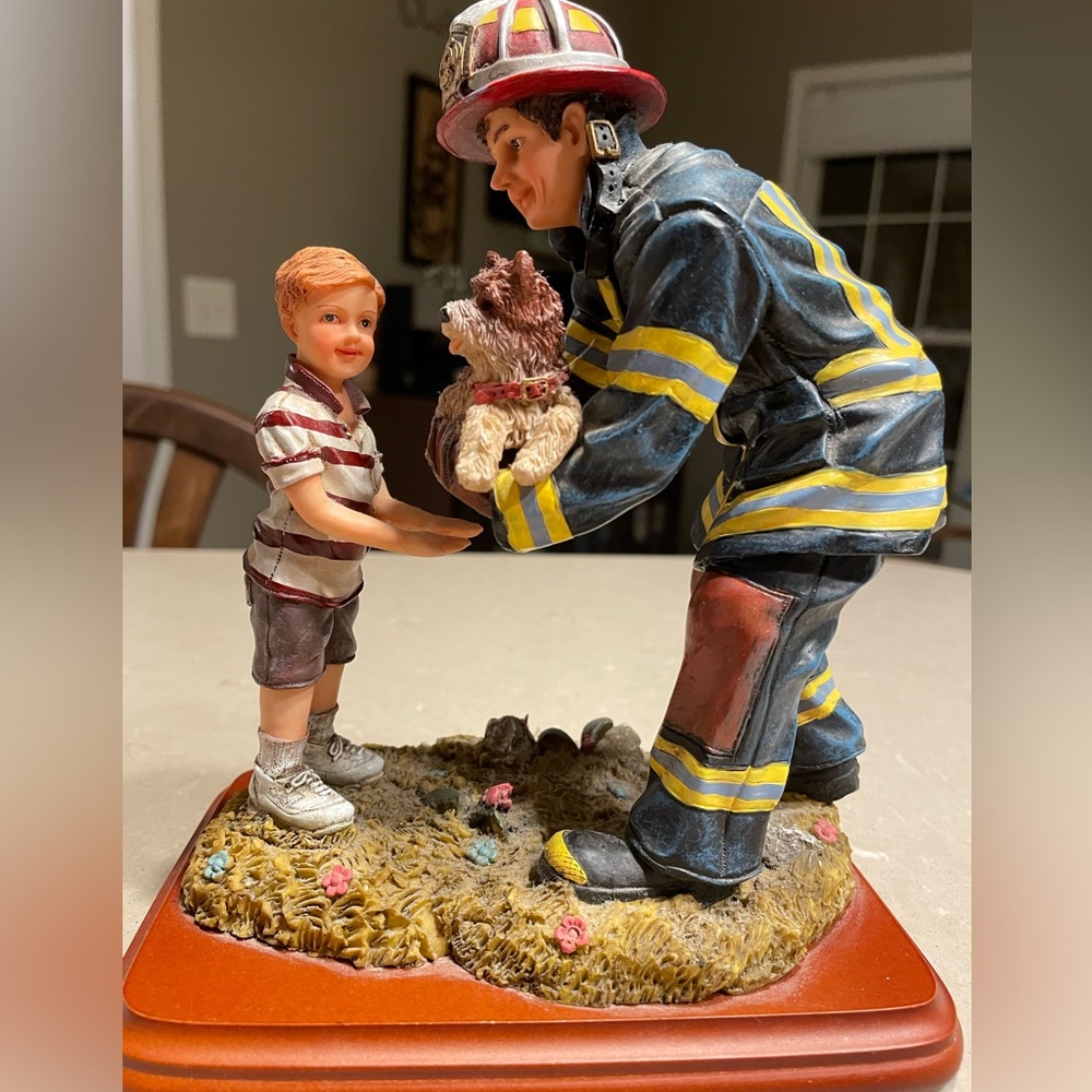 Vanmark 1998 Limited Edition Statue Red Hats Of Courage Firefighter RUFF RESCUE
